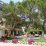Ausonia Hotel 2*
