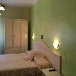Отель Ausonia