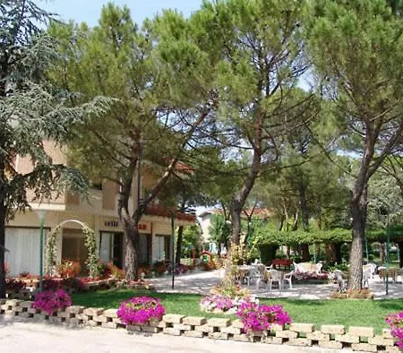 Ausonia Hotel 2*