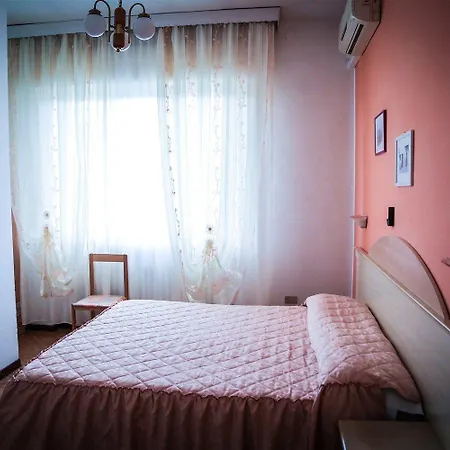 Otel Ausonia 2*